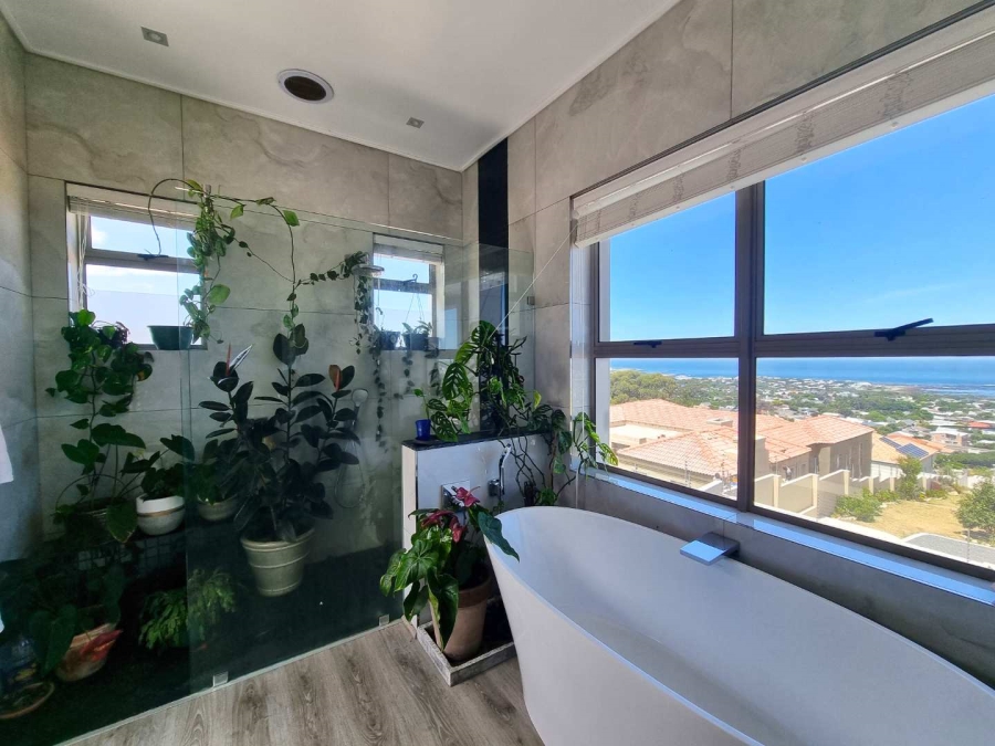 4 Bedroom Property for Sale in Onrus Western Cape